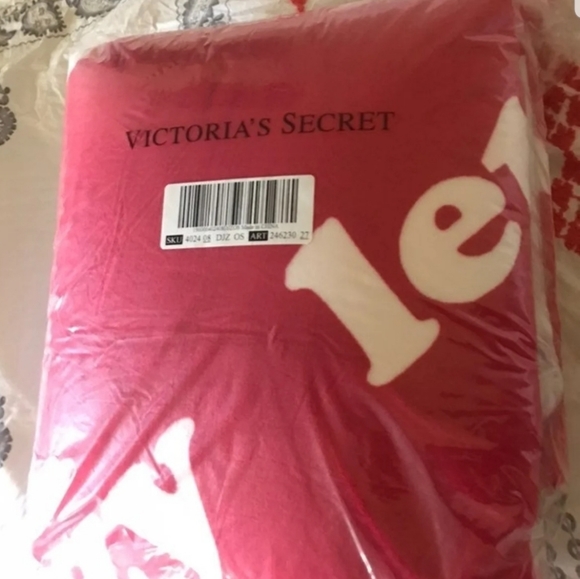 Victoria Secret Sherpa Blanket - Picture 2 of 5